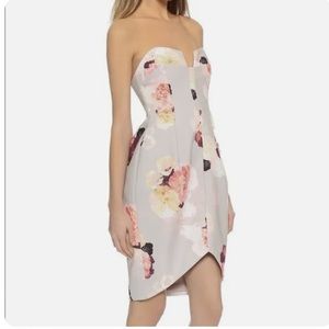 NWT KEEPSAKE the Label Divide Floral Strapless Mini Dress in‎ Gray Size Large